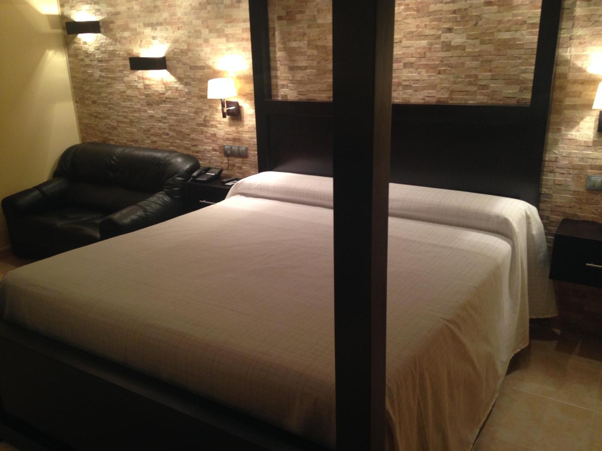 Hotel Don Juan Puente De Genave Room photo